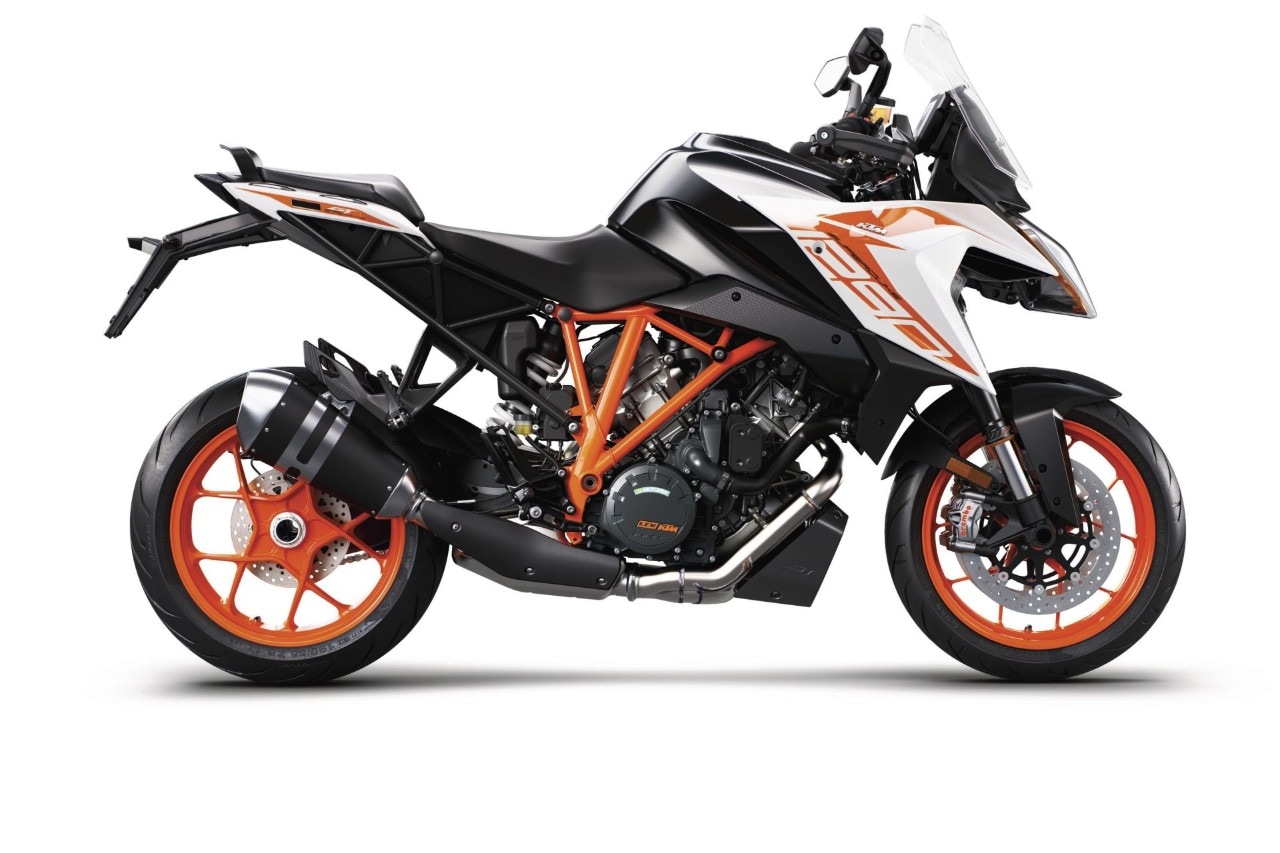 Aprilia Tuono V4 VS KTM 1290 Super Duke GT: la SFIDA delle hypernaked!